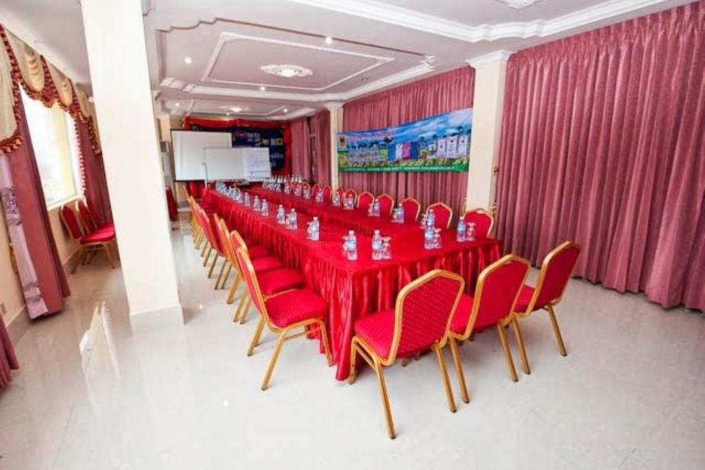 קמפוט Mittapheap Hotel מראה חיצוני תמונה